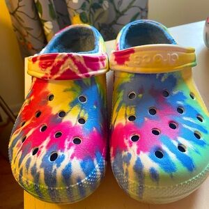 M5/W7 Lined Tie Dye Crocs